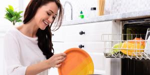 Jak správně vyčistit myčku: Tipy a triky pro zajištění bezpečného a efektivního mytí nádobí