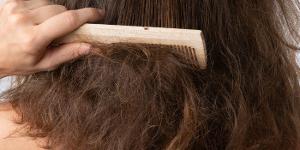 Průvodce péčí o suché vlasy a tipy k jejich obnově
